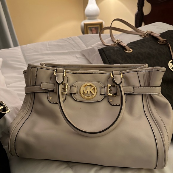 michael kors purses and wallets!! - Picture 4 of 14